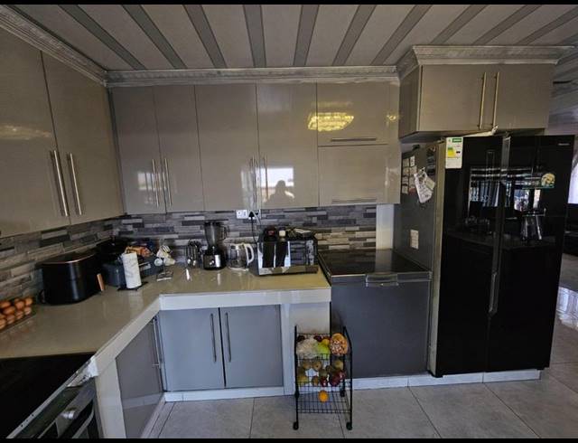 4 BEDROOM HOUSE FOR SALE IN SYDENHAM